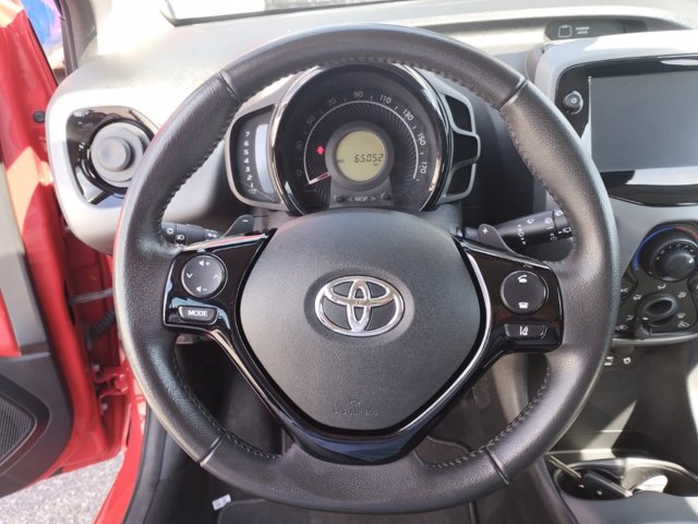 TOYOTA Aygo 5p 1.0 x-play m-mt 72cv