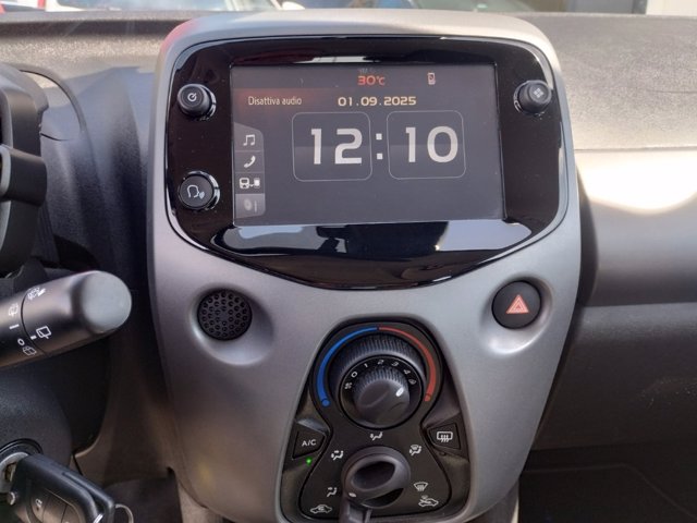 TOYOTA Aygo 5p 1.0 x-play m-mt 72cv
