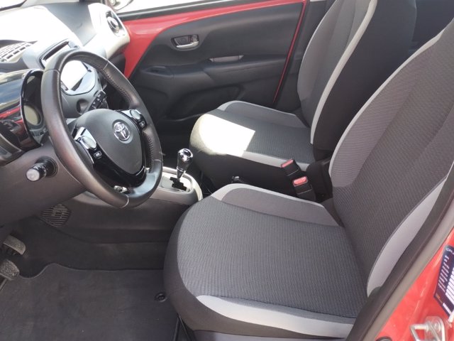 TOYOTA Aygo 5p 1.0 x-play m-mt 72cv