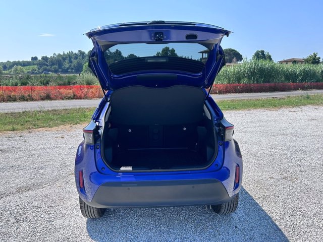 TOYOTA Yaris cross 1.5h lounge fwd 130cv e-cvt