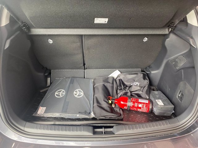 TOYOTA Yaris 1.5h trend