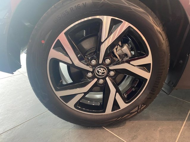 TOYOTA Yaris 1.5h trend