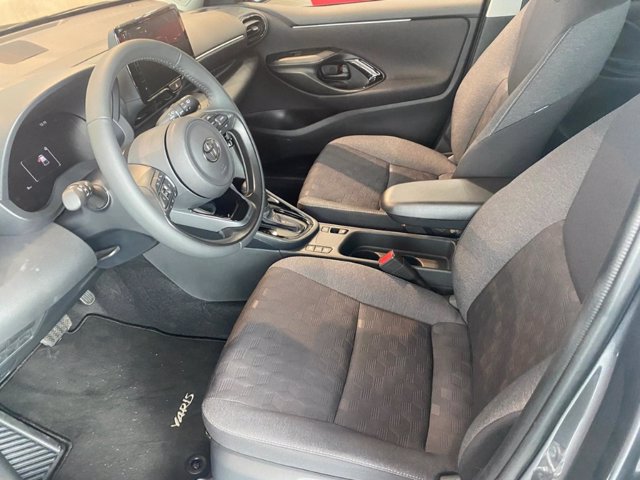TOYOTA Yaris 1.5h trend