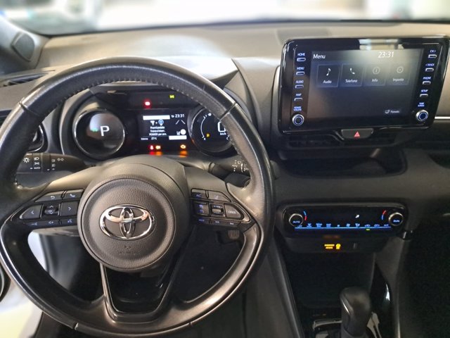 TOYOTA Yaris 1.5h style