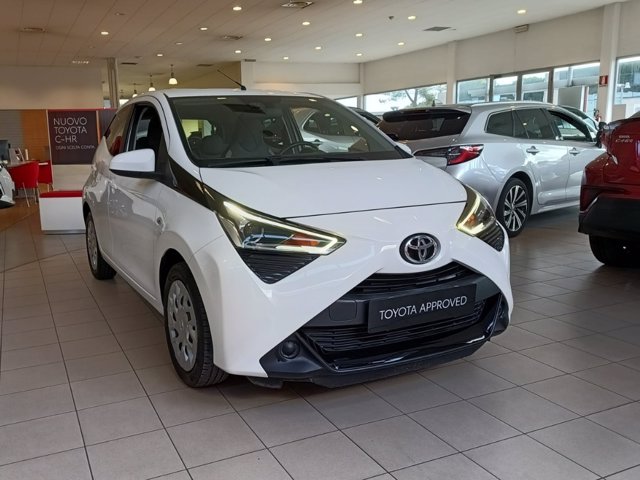 TOYOTA Aygo 5p 1.0 x-play m-mt 72cv
