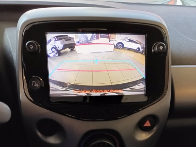 TOYOTA Aygo 5p 1.0 x-play m-mt 72cv