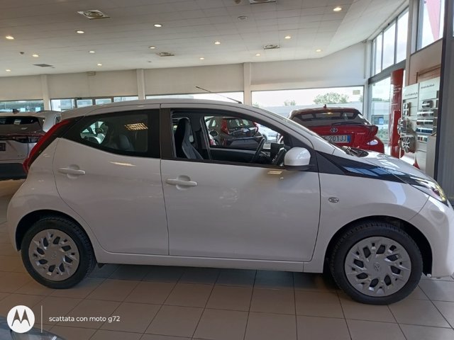 TOYOTA Aygo 5p 1.0 x-play m-mt 72cv