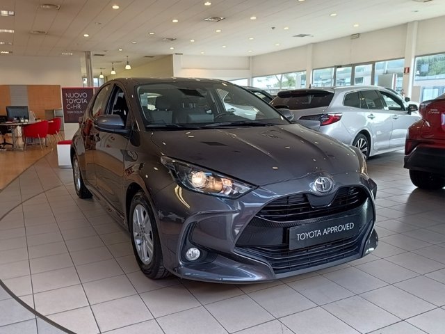 TOYOTA Yaris 1.0 active