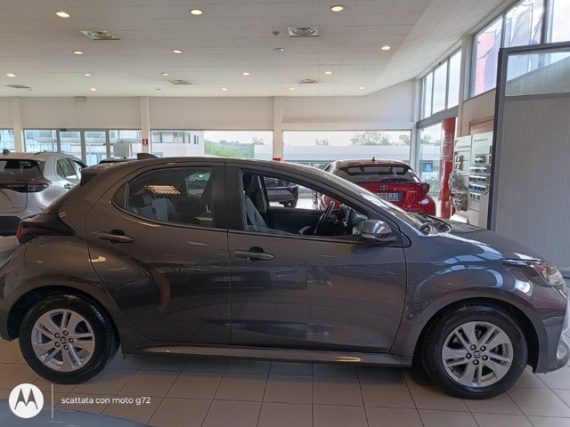TOYOTA Yaris 1.0 active