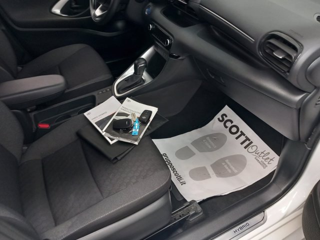 TOYOTA Yaris 1.5 Hybrid 5 porte Trend