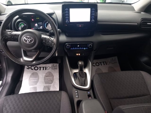 TOYOTA Yaris 1.5h trend
