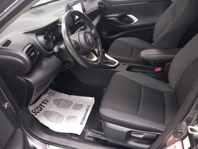 TOYOTA Yaris 1.5h trend