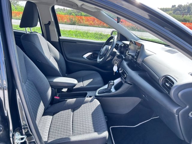 TOYOTA Yaris 1.5h trend