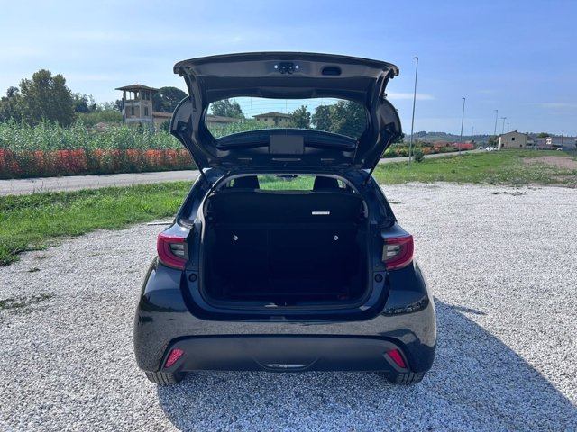 TOYOTA Yaris 1.5h trend