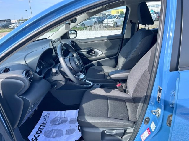 TOYOTA Yaris 1.5h active