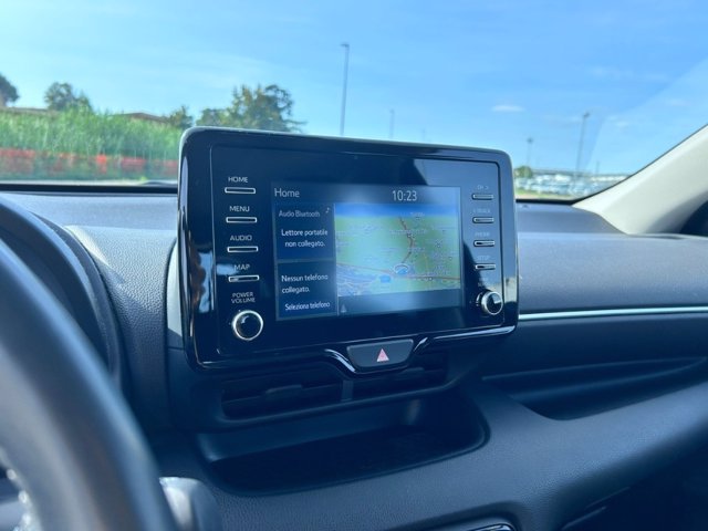TOYOTA Yaris 1.5h active