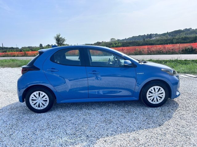 TOYOTA Yaris 1.5h active