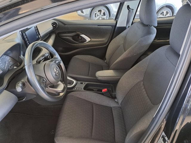 TOYOTA Yaris 1.5h active