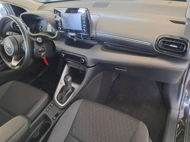 TOYOTA Yaris 1.5h active