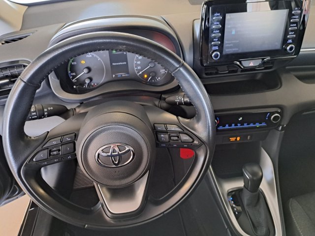 TOYOTA Yaris 1.5h active