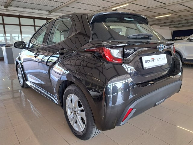 TOYOTA Yaris 1.5h active