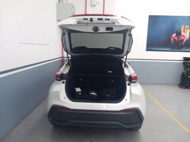 TOYOTA C-HR 1.8 HEV FWD TREND