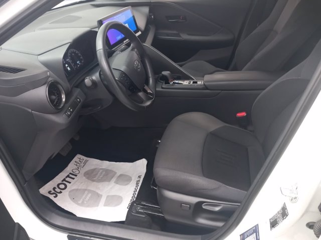 TOYOTA C-HR 1.8 HEV FWD TREND