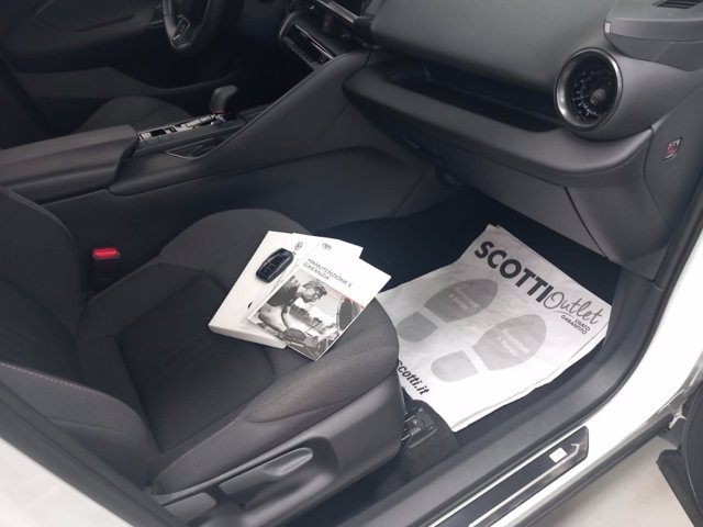 TOYOTA C-HR 1.8 HEV FWD TREND