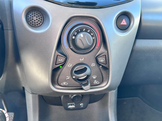 TOYOTA Aygo 5p 1.0 x-play 72cv