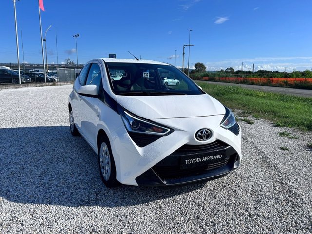 TOYOTA Aygo 5p 1.0 x-play 72cv