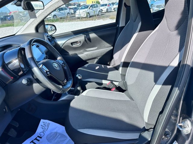 TOYOTA Aygo 5p 1.0 x-play 72cv