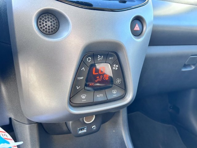 TOYOTA Aygo 5p 1.0 x-play 72cv