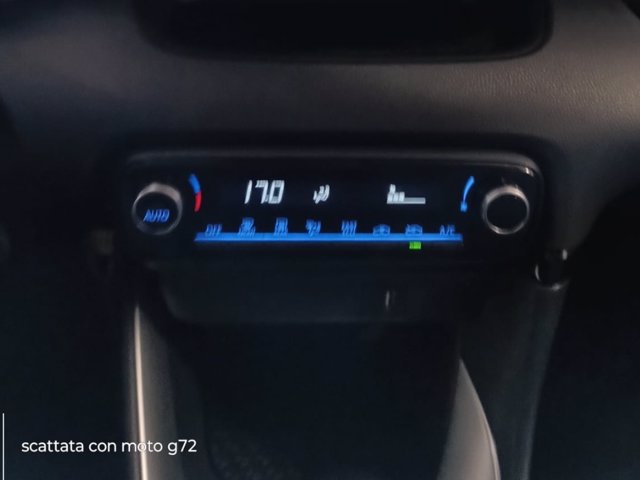 TOYOTA Yaris 1.5h trend