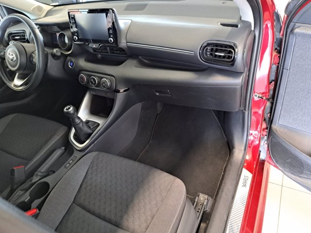 TOYOTA Yaris 1.0 trend