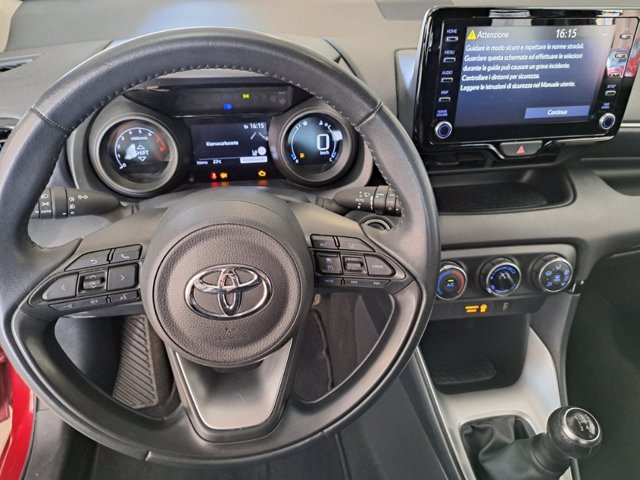 TOYOTA Yaris 1.0 trend