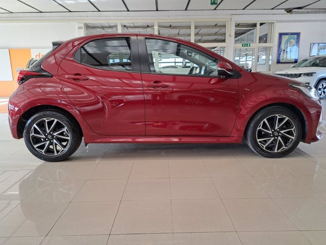 TOYOTA Yaris 1.0 trend
