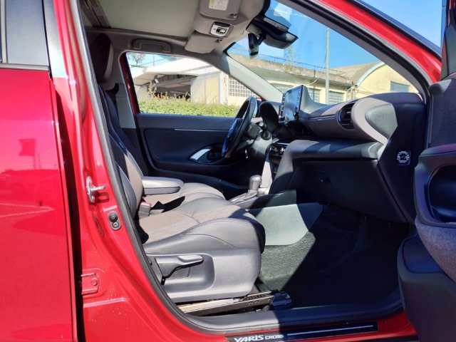 TOYOTA Yaris cross 1.5h lounge fwd 116cv e-cvt
