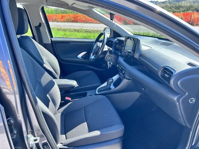 TOYOTA Yaris 1.5h trend