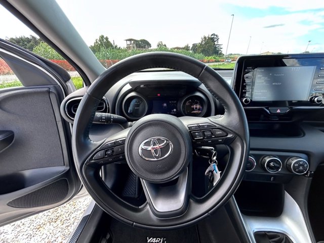 TOYOTA Yaris 1.0 trend