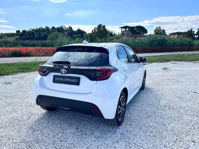TOYOTA Yaris 1.0 trend