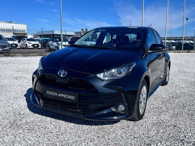 TOYOTA Yaris 1.0 active