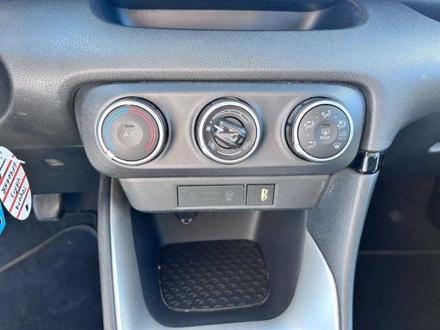 TOYOTA Yaris 1.0 active