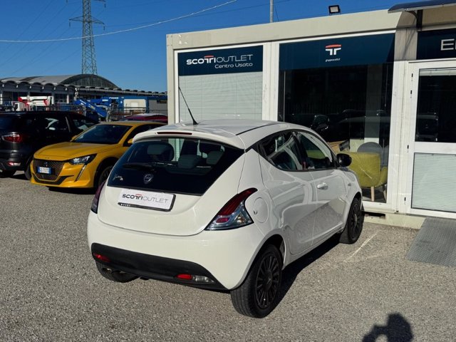 LANCIA Ypsilon 1.2 69 CV 5 porte Gold