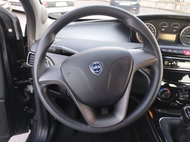 LANCIA Ypsilon 1.2 silver 69cv