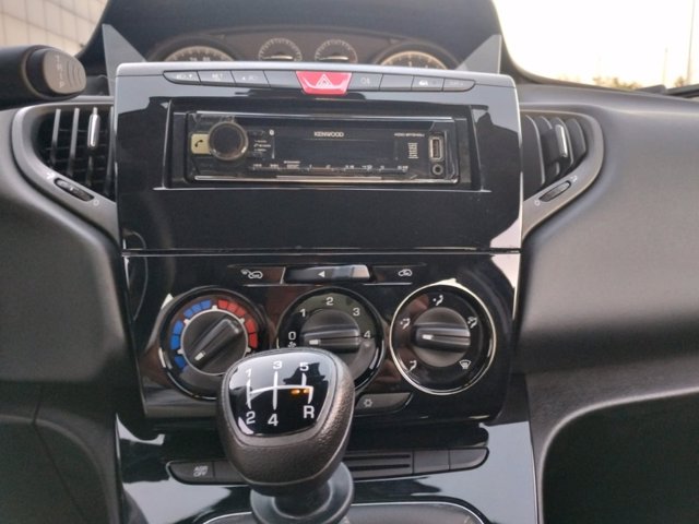 LANCIA Ypsilon 1.2 silver 69cv