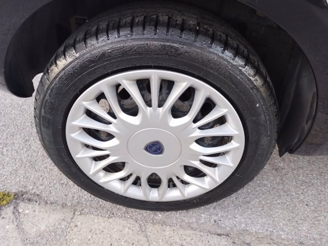 LANCIA Ypsilon 1.2 silver 69cv