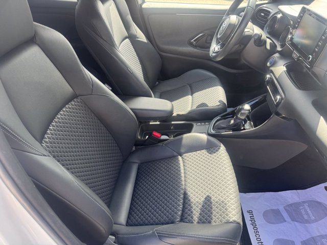 TOYOTA Yaris 1.5h style