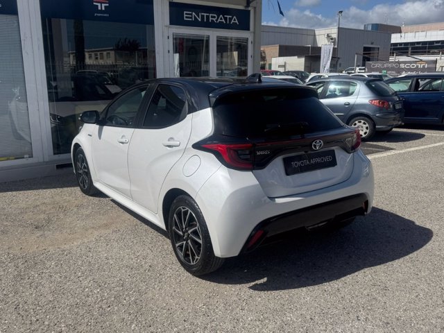 TOYOTA Yaris 1.5h style