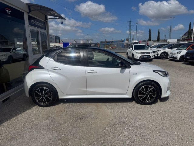 TOYOTA Yaris 1.5h style