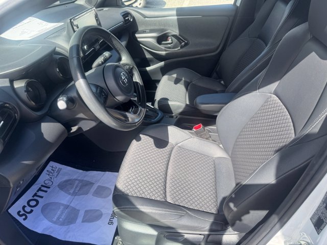 TOYOTA Yaris 1.5h style